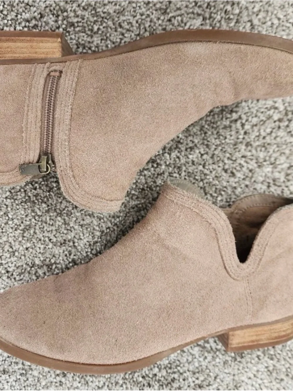 Ugg - Picture 4 of 4